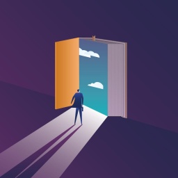 Illustration: Ein Mensch steht vor einer geöffneten Tür, dahinter sind blauer Himmel und Wolken zu sehen.