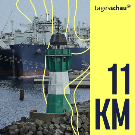 Die Regasifizierungsschiffe (FSRU) ENERGOS POWER (l.) und NEPTUNE liegen an ihrem Liegeplatz im Hafen Mukran auf der Insel Ruegen. Mit der Ankunft des zweiten FSRU ist das LNG-Terminal komplett.