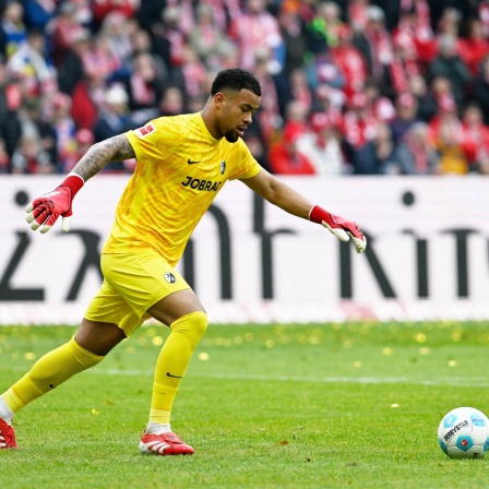 Naoh Atubolu beim Abschlag