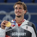 Olympische Spiele Tokyo 2020. Alexander Zverev mit seiner Goldmedaille im Herreneinzel. 