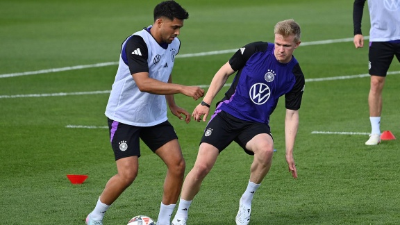 Sportschau - Dfb-team Schaut Gemeinsam Champions League, Amiri Reist Verletzt Ab