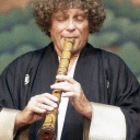 Uwe Walter spielt auf einer Shakuhachi-Flöte