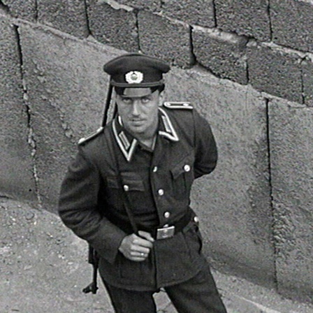 ARCHIV: Grenzpolizist der DDR (Bild: rbb)