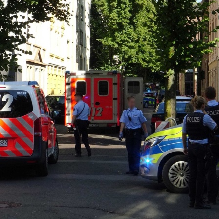 Krankenwagen und Polizei am Tatort in Dortmund (Polizei erschießt 16-Jährigen Mouhamed Dramé, 08.08.2022)