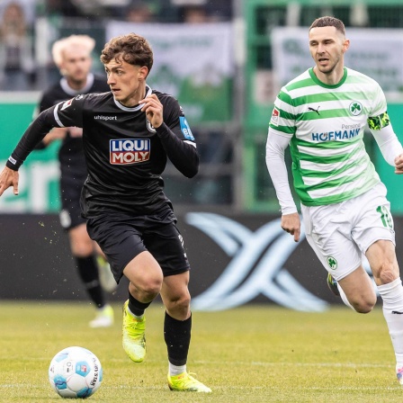 Maurice Krattenmacher von Ulm am Ball