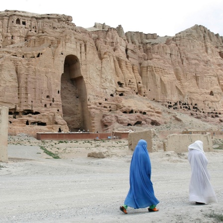 Von den Taliban zerstörte Buddha-Figur in einem Felsen in Bamiyan in Zentral-Afghanistan (Archivbild)