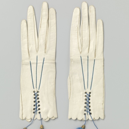 Handschuhe mit Quasten