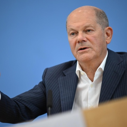 Bundeskanzler Olaf Scholz (SPD) äußert sich auf seiner Sommer-Pressekonferenz in der Bundespressekonferenz zu aktuellen Themen der Innen- und Außenpolitik.