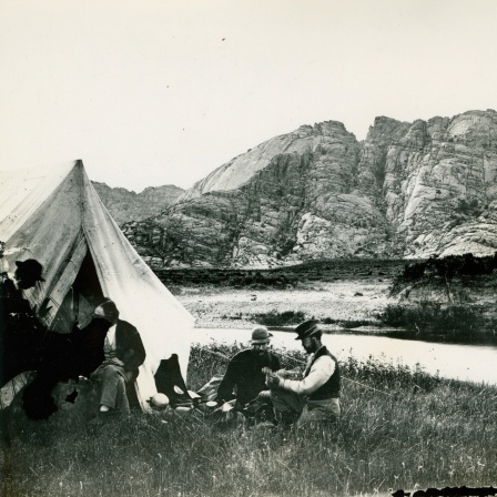 Mitglieder der Hayden-Expedition beim Campieren nahe der Twin Peaks in Wyoming 1871 (Archivbild)