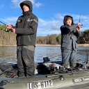 Bekannt bei YouTube und auf dem Wasser - Die beiden Brandenburger Angler Christopher Mietzner(links) und Karsten Sell(Bild: rbb/F.Rößler)