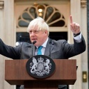 Der scheidende britische Premierminister Boris Johnson spricht vor der Downing Street, bevor er nach Balmoral in Schottland fährt, um der damaligen britischen Königin Elisabeth II. seinen Rücktritt bekannt zu geben. (Foto vom 6.9.2022)