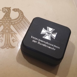 Veteranenabzeichen der Bundeswehr - anlässlich des ersten nationalen Veteranentags der Bundeswehr am 15.06.2025 können ehemalige Soldatinnen und Soldaten das Abzeichen beantragen