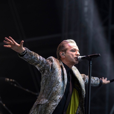 Sänger Dave Gahan von Depeche Mode live auf "Memento Mori World Tour 2023" im Berliner Olympiastadion
