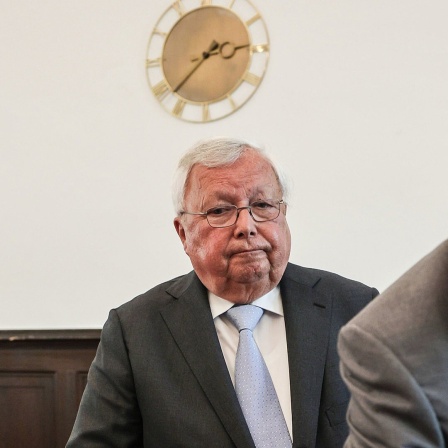 Der angeklagte Bankier Christian Olearius im Gerichtssaal im Bonner Landgericht.