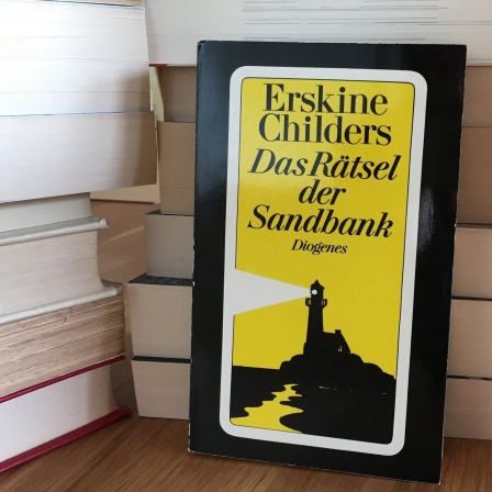 Moderne Taschenbuchausgabe von &#034;Das Rätsel der Sandbank&#034; von Erskine Childers. Das Buch erschien 1903 und gilt als einer der ersten Spionageromane