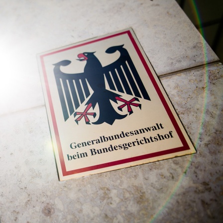 "Generalbundesanwalt beim Bundesgerichtshof" steht auf einem Schild am Eingang zum Gebäude der Bundesanwaltschaft. 