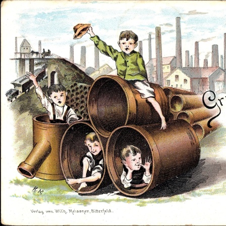  historische Postkarte von Bitterfeld: Kinder spielen in Rohren
