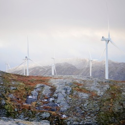 Das Beitragsbild des WDR5 "Der Joik des Windes" zeigt ein Windkraftwerk in Norwegen. 