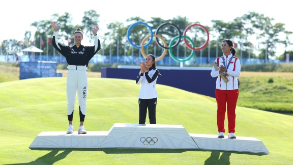 Sportschau Olympia 2024 - Golf (f): Die Siegerehrung Mit Esther Henseleit