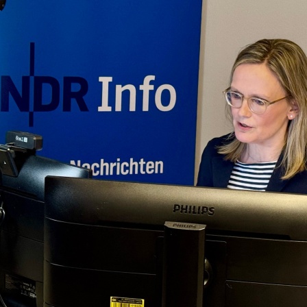 NDR Info Aktuell-Chefin Christiane Uebing während der Zuhörer*innen-Aktion "NDR Info vor der Wahl"