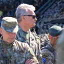 Litauische Soldaten und der litauische Präsident Gitanas Nauseda