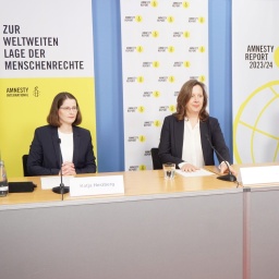 Julia Duchrow, Generalsekretärin von Amnesty International Deutschland, stellt den neuen Amnesty-Report bei einer Pressekonferenz vor.