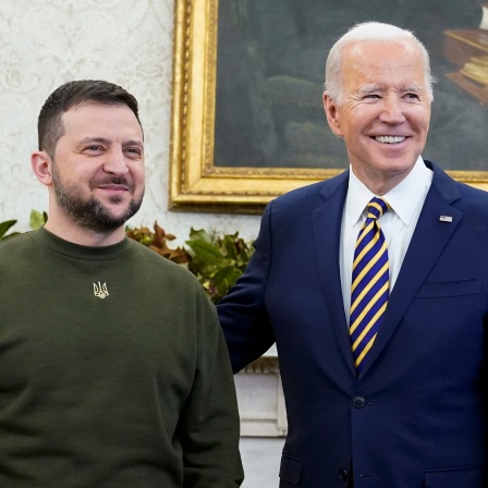 Joe Biden (r), Präsident der USA, und Wolodymyr Selenskyj, Präsident der Ukraine