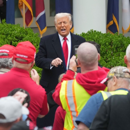 Donald Trump spricht vor Anhängern.