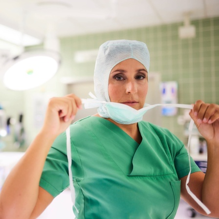 Dr. Sara Aytac in OP Kleidung