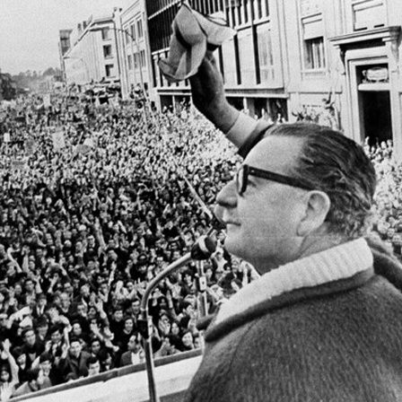 Er war für lange Zeit der letzte gewählte Präsident von Chile: Salvador Allende spricht am 15.08.1972  in Santiago de Chile zu einer jubelnden Menschenmenge.