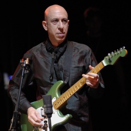 Der US-amerikanische Multiinstrumentalist u. Komponist Elliott Sharp beim JazzFest Berlin 2014.