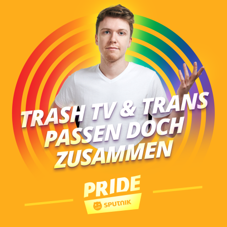 Pride Host Kai vor orangenem Hintergrund und der Schrift "Trash TV & Trans passen doch zusammen"