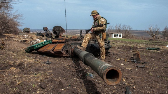 Presseclub - Sechs Monate Krieg In Der Ukraine: Patt An Der Front, Kriegsmüdigkeit Im Westen.
