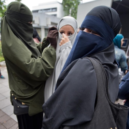 Drei verschleierte Frauen (Symbolbild)