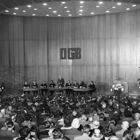 Berlin, 27. Oktober 1961, Kongress des DGB in der Kongresshalle: G. Maparas, James B. Carey, Willi Richter, der Regierende Bürgermeister Willy Brandt, Arne Geijer, Omer Becu, Schevenels, S.I.Ese, A.Jauregiu. (v.l.n.r.)