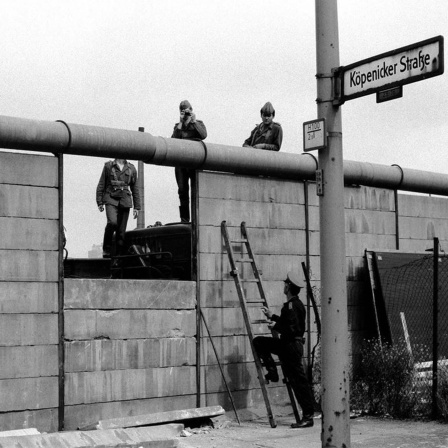 Foto von der Mauer an der Köpenicker Straße aus dem Juli 1974, Teil der Ausstellung "Berlin Revisited".