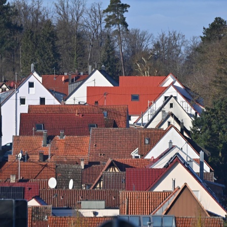 Blick auf mehrere Dächer von Einfamilienhäusern