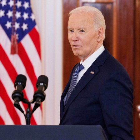 Präsident Joe Biden (r.) und Kamala Harris bei einer Pressekonferenz im Weißen Haus am 15.01.2025