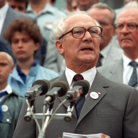 Erich Honecker, Ex-SED- und Staatsratsvorsitzender der ehemaligen DDR bei einer seiner Reden, hier beim Pioniertreffen 1988 im damaligen Karl-Marx-Stadt