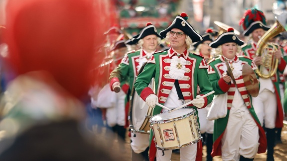 Karneval - Rosenmontagszug Köln 2025