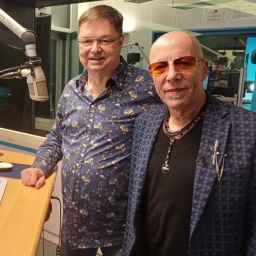 Leif Tennemann und Toni Krahl im Hörfunkstudio des Landesfunkhauses Schwerin. 