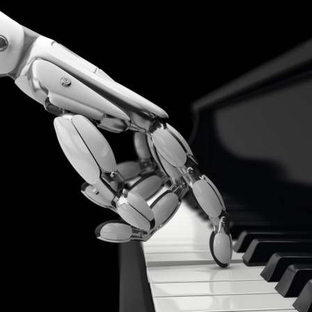 Eine Roboterhand drückt eine Taste auf einem Klavier, Themenbild zu Künstlicher Intelligenz und Musik