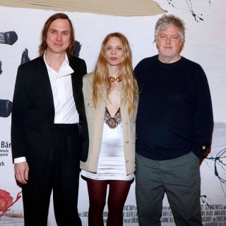 Lars Eidinger, Lillith Stangenberg und Matthias Glasner bei der Premiere des Kinofilms Sterben im Kino International, Berlin