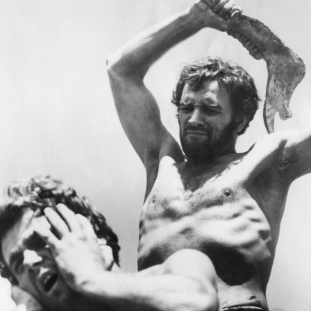 Szene aus einem Film: Kain erschlägt seinen Bruder Abel.