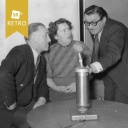 Peter Schmidt, Maria Rumann, Fritz Weissenbach vor einem Mikrofon