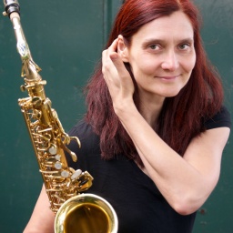 Angelika Niescier, Saxofonistin