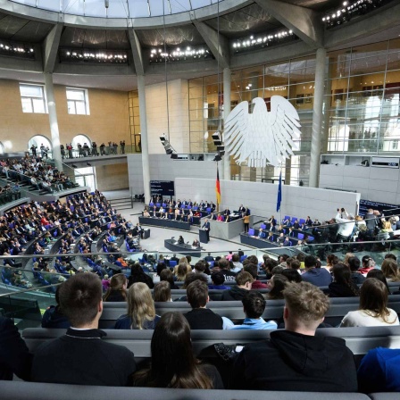 Blick in den Plenarsaal während einer Sitzung des Deutschen Bundestags.