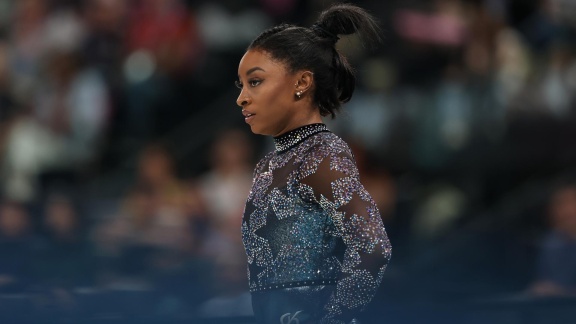 Sportschau Olympia 2024 - Biles Trotz Verletzung Mit überragender übung Am Sprung