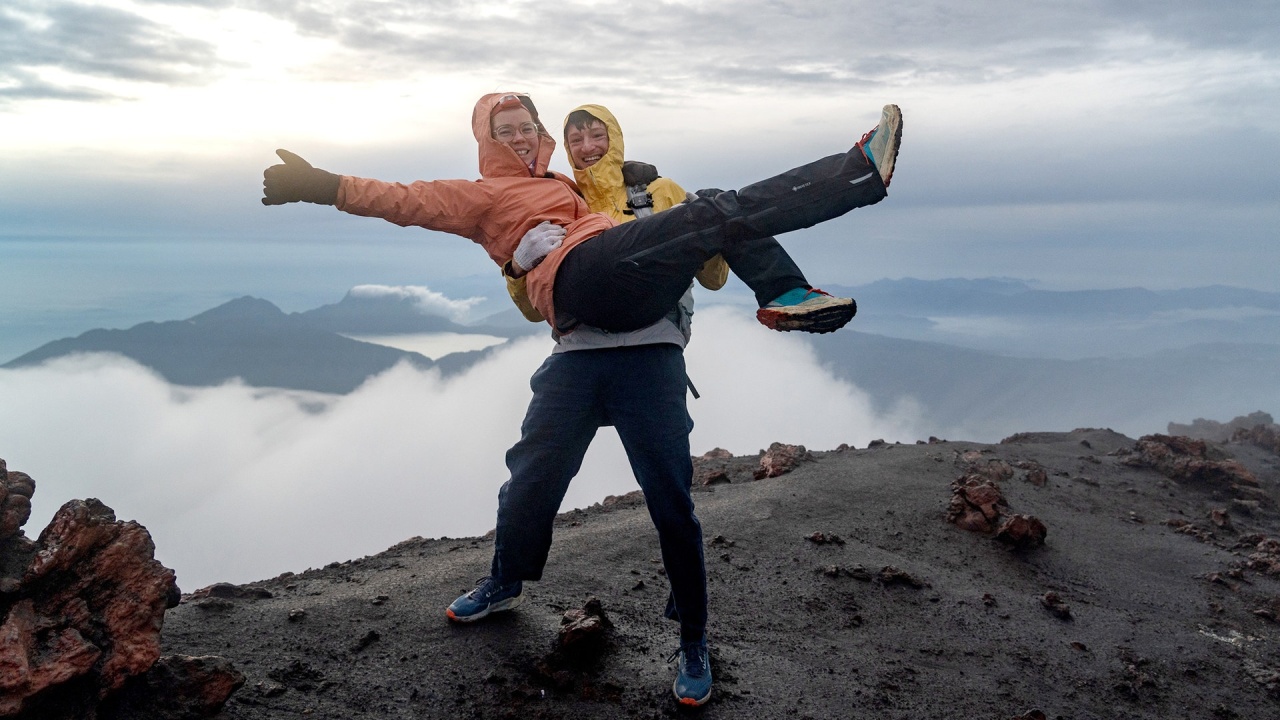 Abenteuer Indonesien - Von Bullenrennen und Vulkangipfeln