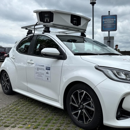 Im Stuttgarter Stadtteil Hohenheim wird gerade an der digitalen Knöllchen-Kontrolle getüftelt. Mit Scan-Fahrzeugen wollen das Ordnungsamt und die Uni Hohenheim dort noch mehr Falsch- und Schwarzparker finden.